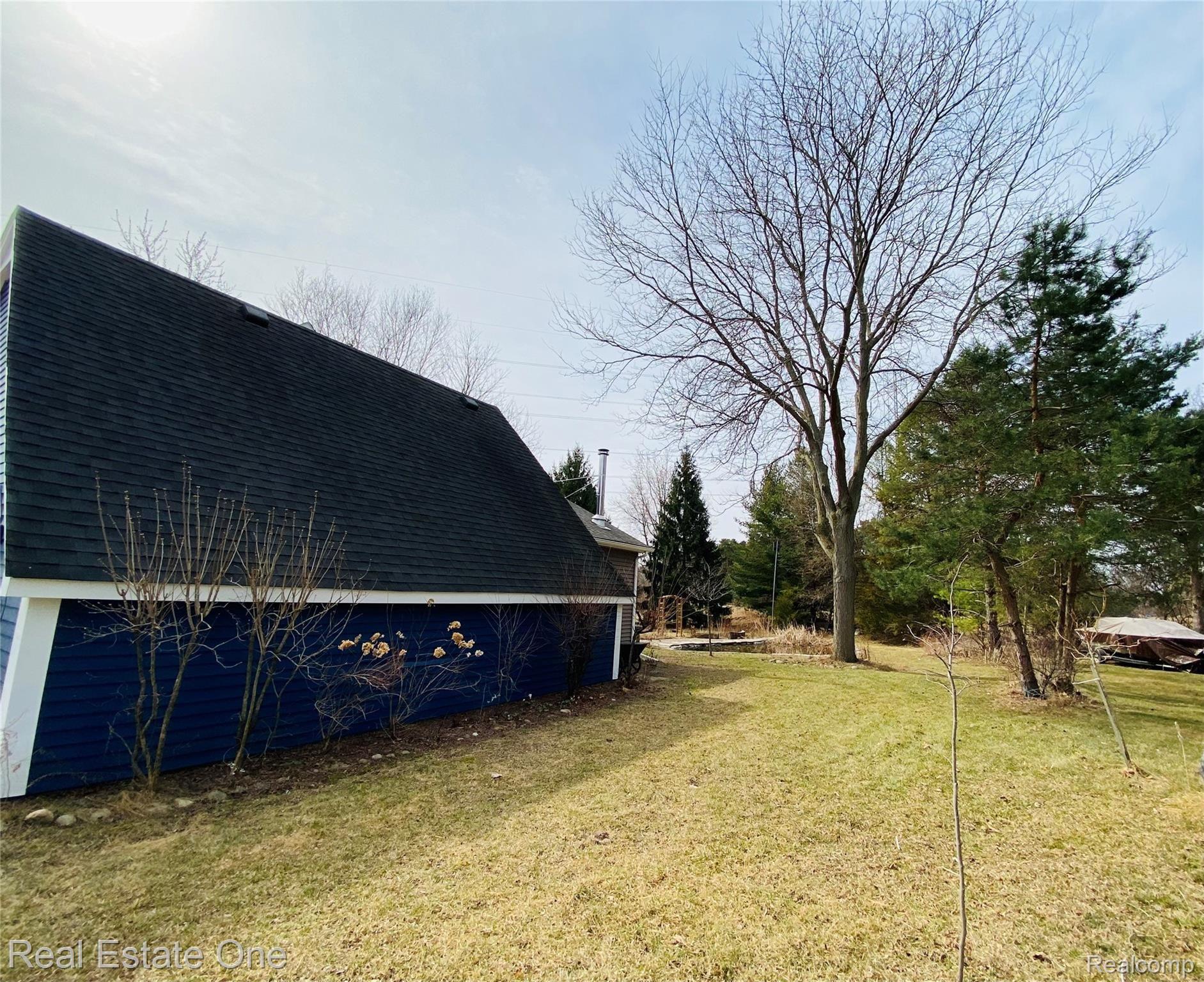 2752 Partridge Rochester, MI 48306 - Photo 4 of 62 9CDEF32F-4A36-4172-976E-4BC7D745E8E3.jpeg