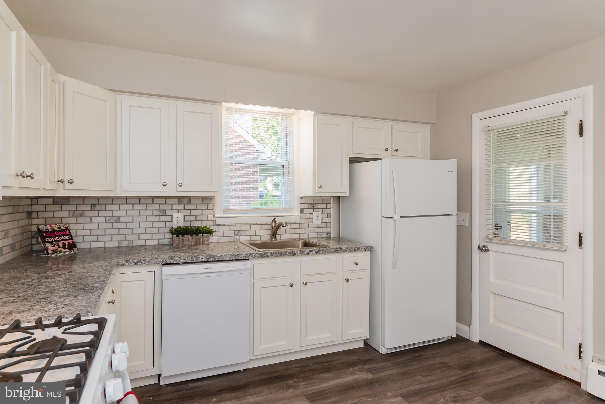 8725 Avondale Road Baltimore, MD 21234 - Photo 6 of 36 New cabinets, appliances and backsplash