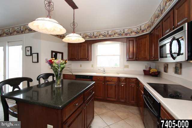 2753 Chestnut Run Road York, PA 17402 - Photo 7 of 25 Gallery Image 7
