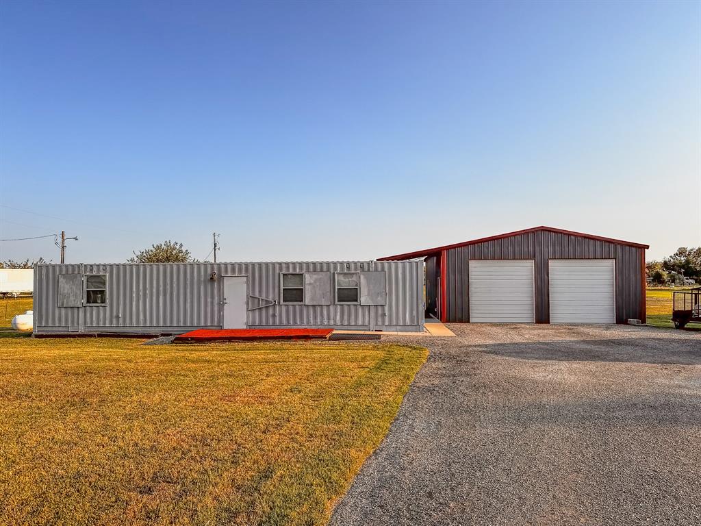 350 Summerfield Court Springtown, TX 76082 - Photo 2 of 19