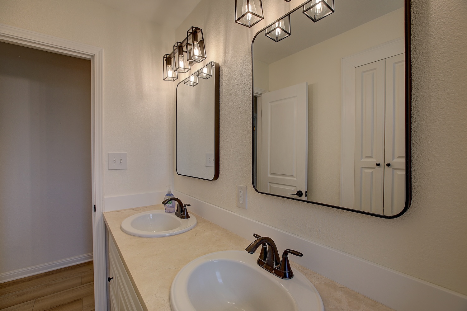 1902 East 18th Street Georgetown, TX 78626 - Photo 30 of 40 Nice hall bathroom has tub/shower combo. Recently replaced tub and tile surround