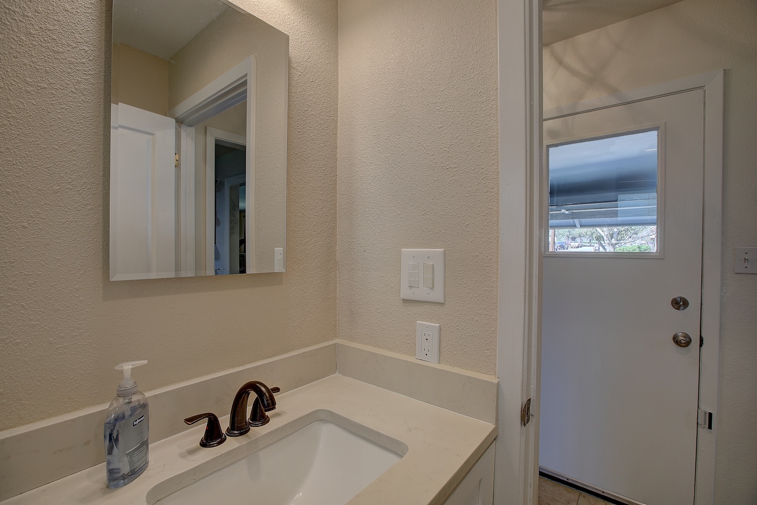 1902 East 18th Street Georgetown, TX 78626 - Photo 33 of 40 Bath #3 Very conveniently located near garage entrance, for a quick rinse off after yard work. or to service bed # 4. So Much flexibility