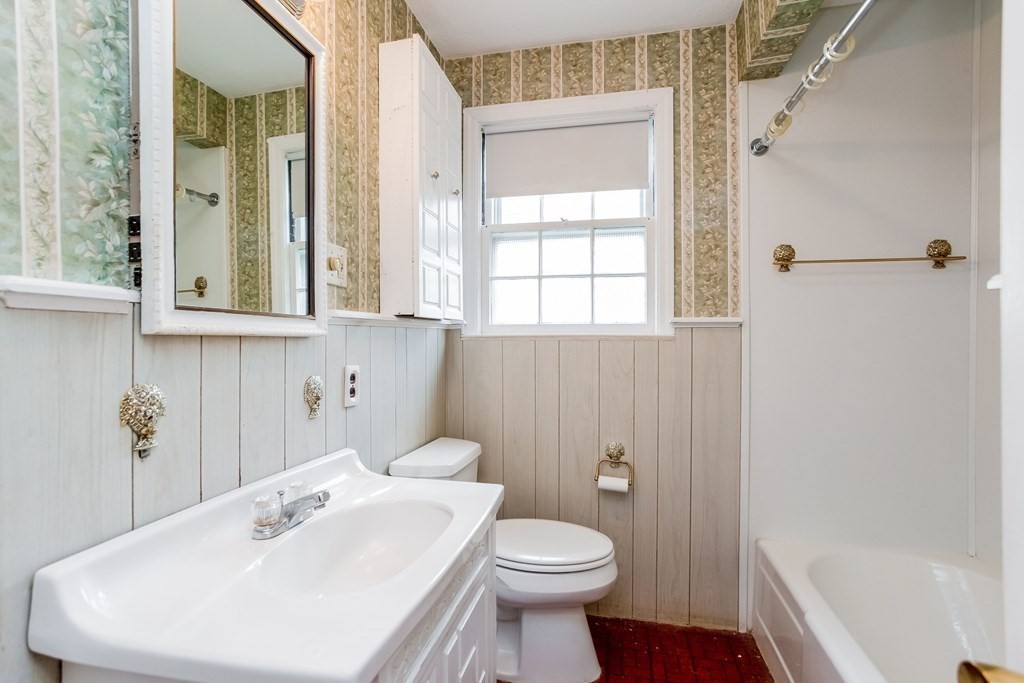 36 Clement Street Springfield, MA 01118 - Photo 15 of 27