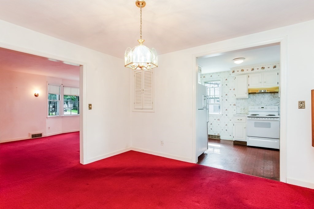 36 Clement Street Springfield, MA 01118 - Photo 5 of 27