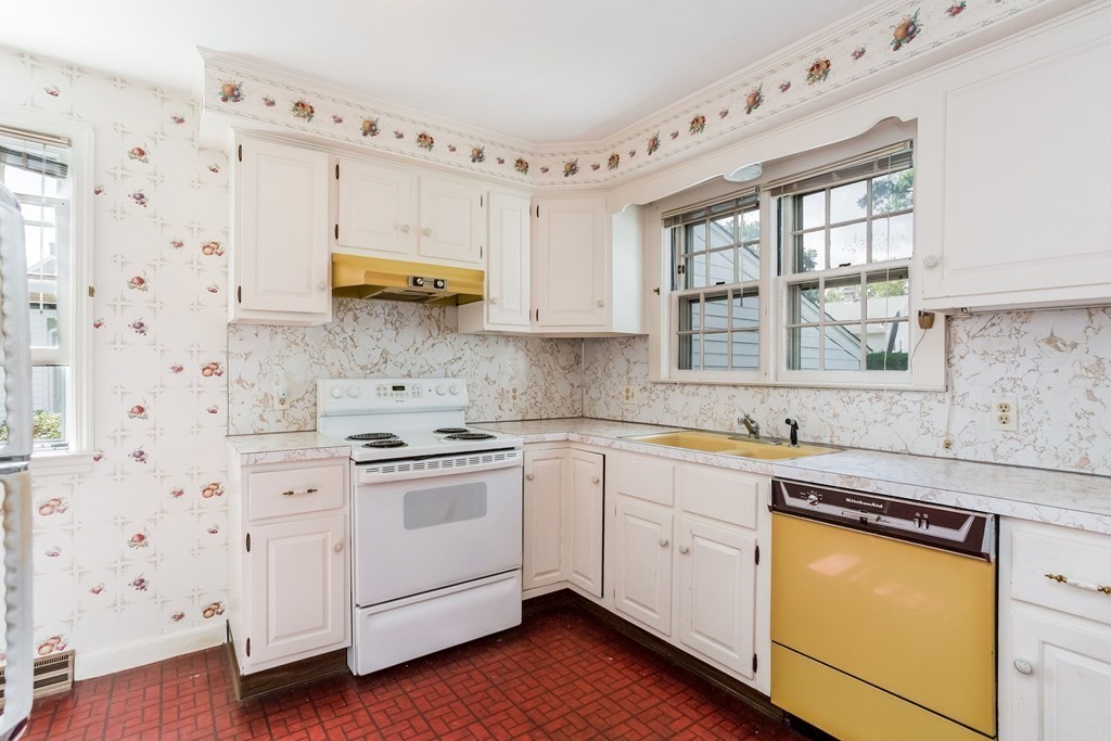 36 Clement Street Springfield, MA 01118 - Photo 9 of 27