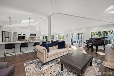 $1,649,000 | 2129 Dellesta Drive, Bellingham, WA 98226