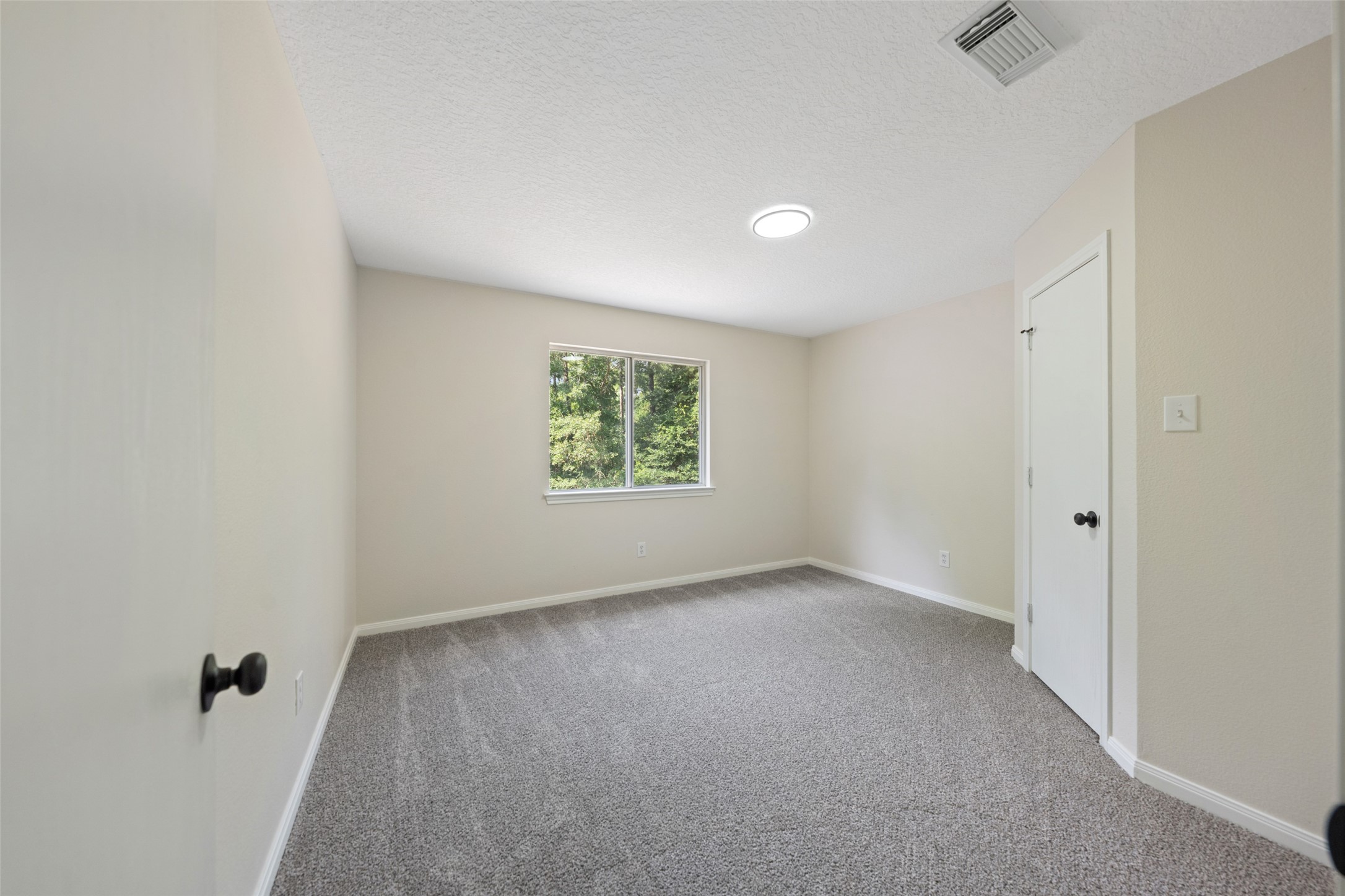 14989 Old Humble Pipeline Road Conroe, TX 77302 - Photo 27 of 33 Secondary bedroom.
