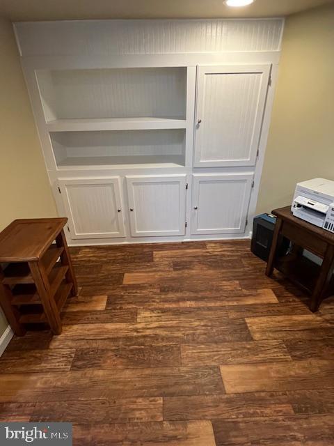 446 Cleveland Road Linthicum Heights, MD 21090 - Photo 35 of 46 Built ins