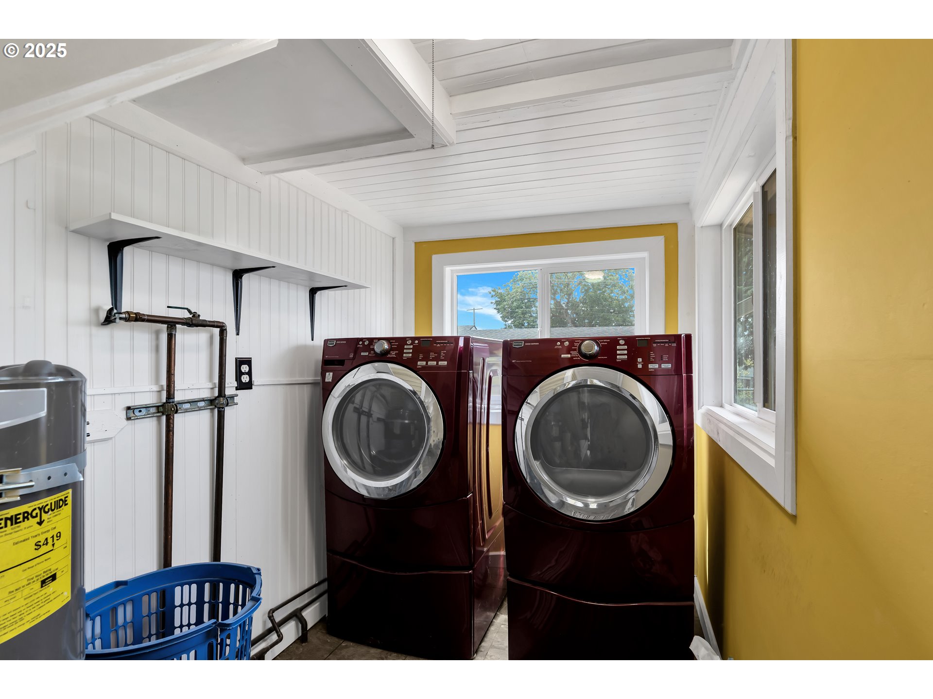 761 Southeast Polk Street Camas, WA 98607 - Photo 14 of 40 a utility room with sink dryer and washer