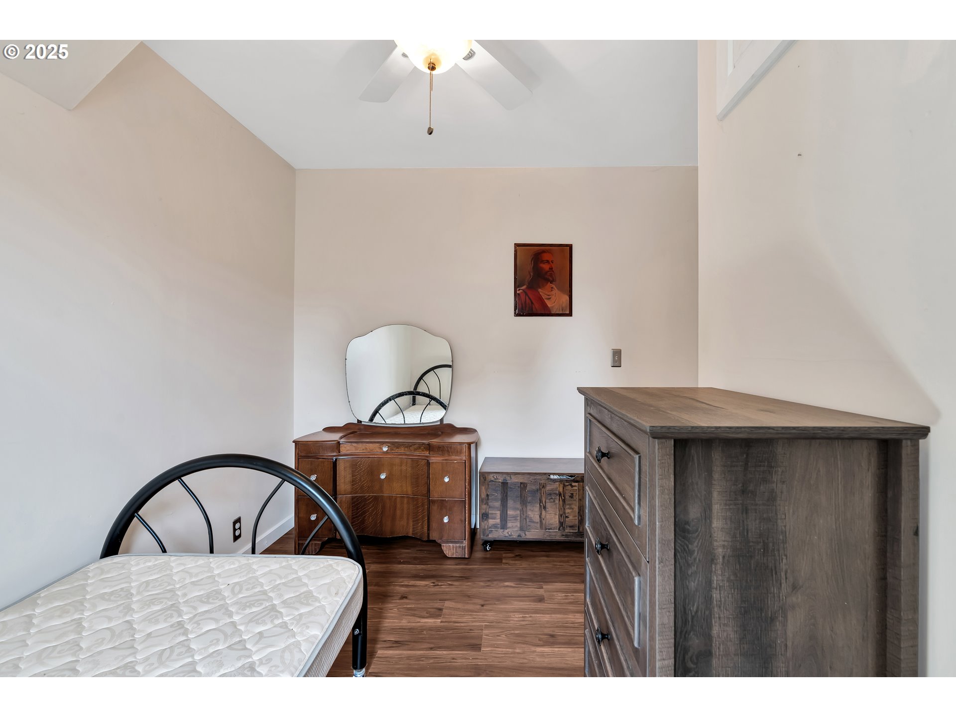 761 Southeast Polk Street Camas, WA 98607 - Photo 16 of 40 a view of living room with furniture