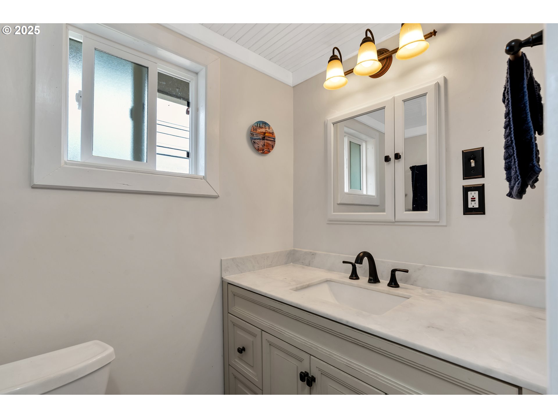 761 Southeast Polk Street Camas, WA 98607 - Photo 18 of 40 a bathroom with a sink and a mirror