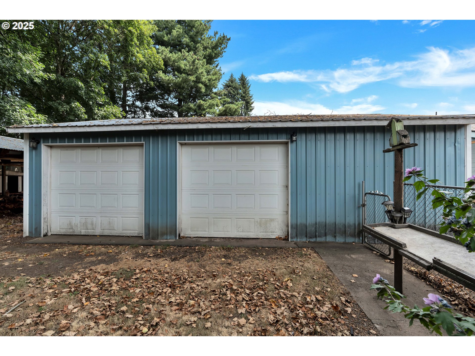 761 Southeast Polk Street Camas, WA 98607 - Photo 35 of 40 a backyard of a house with table and chairs