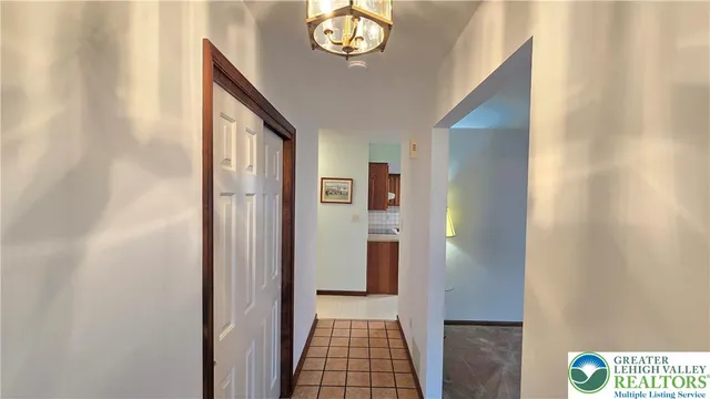 a view of an entryway and livingroom in right side