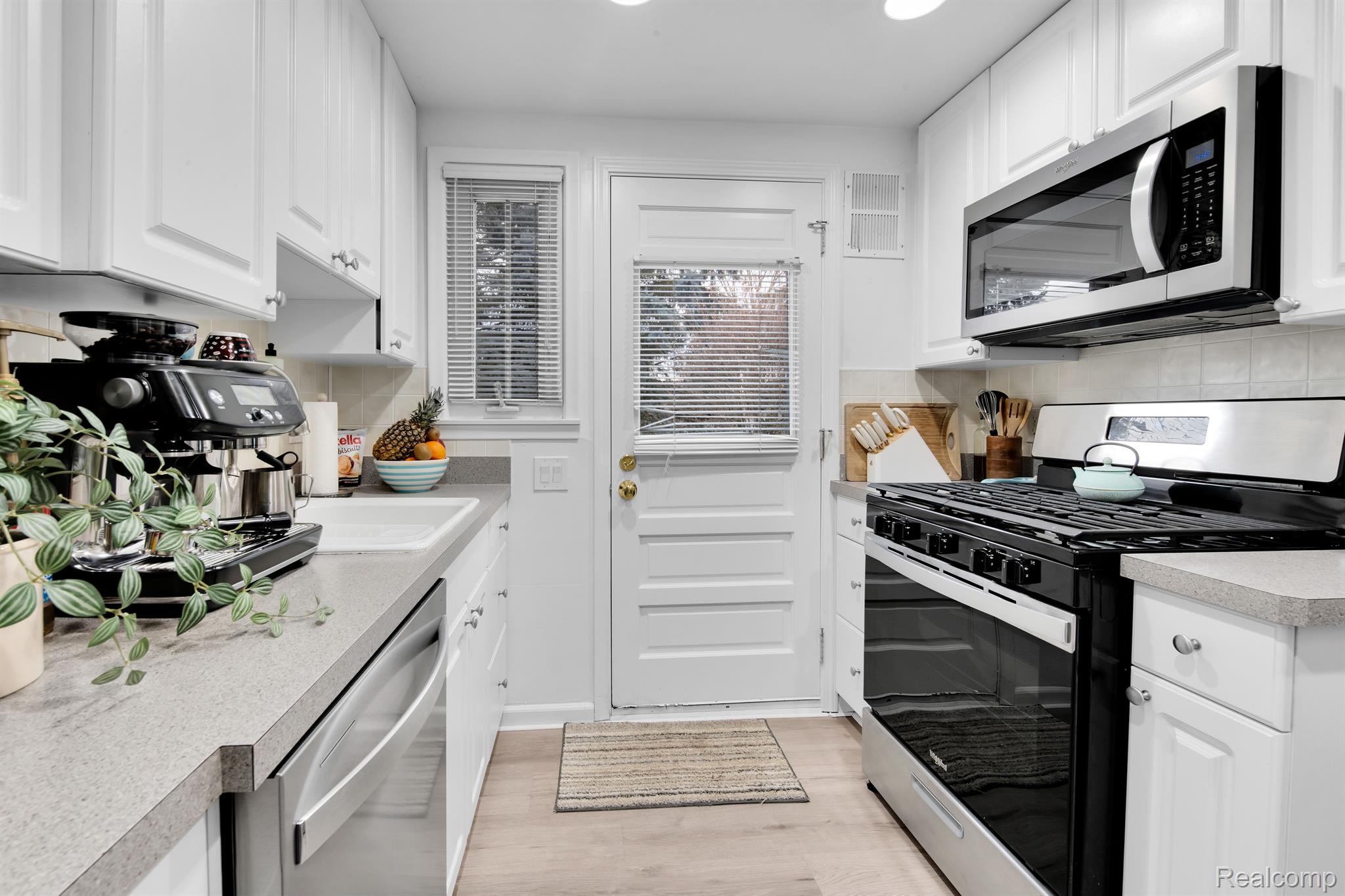 1668 Graefield Road, Unit 64 Birmingham, MI 48009 - Photo 3 of 22 Gallery Image 3