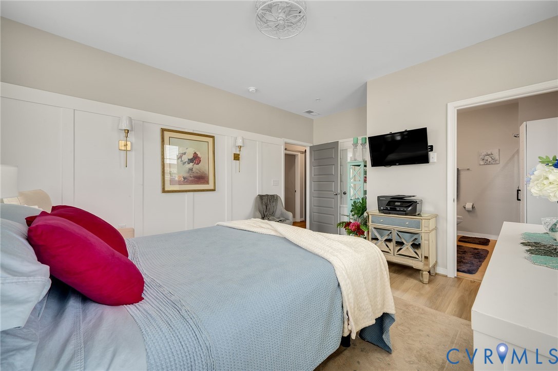5320 Good Landing Road, Unit 101 Glen Allen, VA 23059 - Photo 19 of 27 Primary Bedroom, with WIC, and ensuite private bat