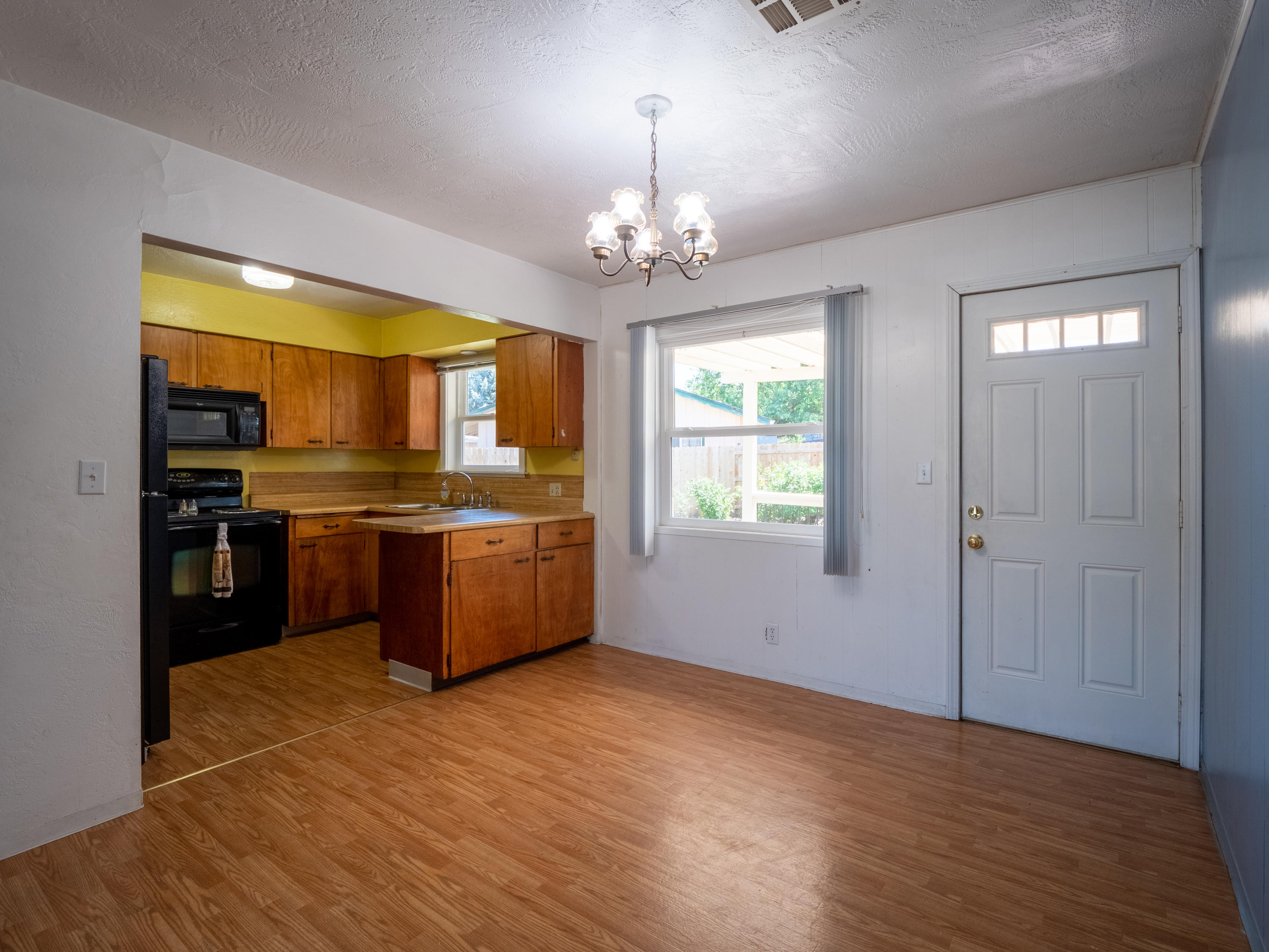2725 Ruth Drive Medford, OR 97504 - Photo 10 of 29 Dining 1