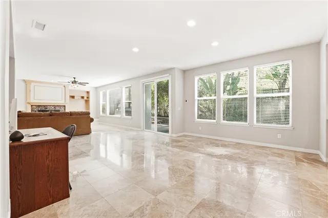 a view of livingroom with furniture and ceiling fan