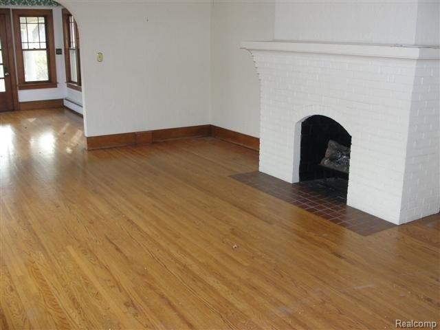 6106 Chicago Road Warren, MI 48092 - Photo 5 of 5 Living Room