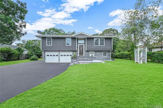 $689,000 | 262 North Dunton Avenue, East Patchogue, NY 11772