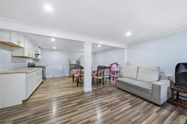 $689,000 | 262 North Dunton Avenue, East Patchogue, NY 11772