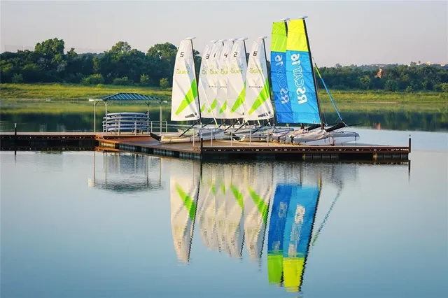 a view of a tennis court