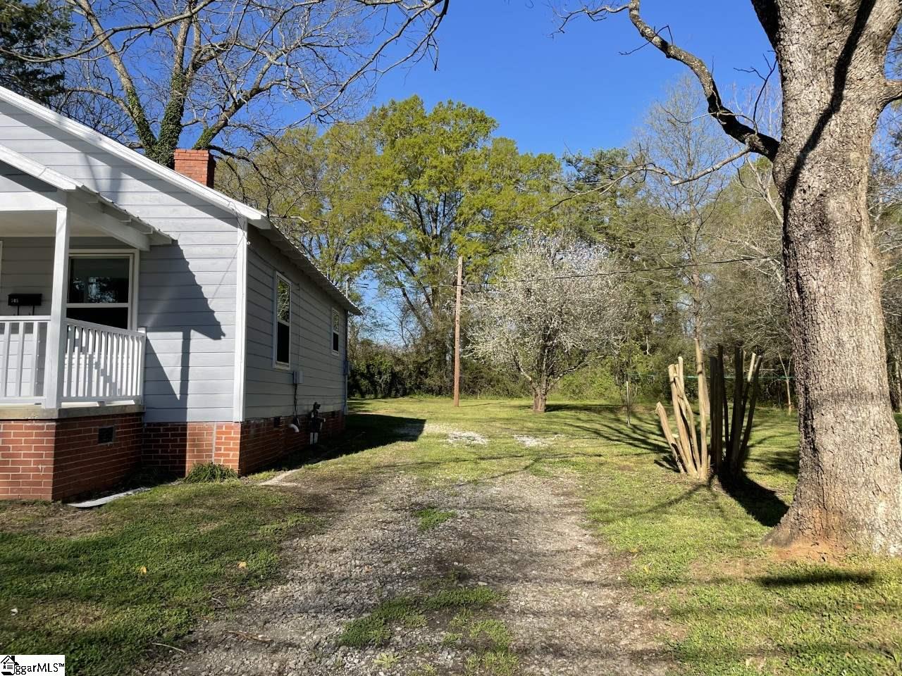 705 North Broad Street Clinton, SC 29325 - Photo 15 of 16 Gallery Image 15