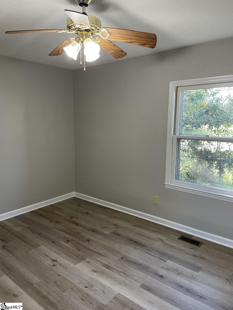 705 North Broad Street Clinton, SC 29325 - Photo 8 of 16 Gallery Image 8