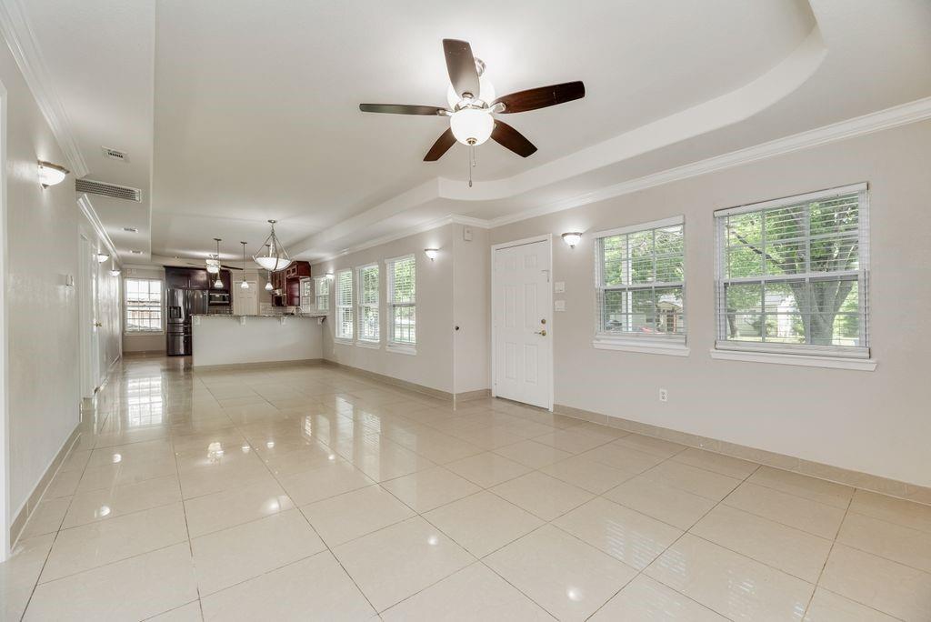121 Dallas Drive Euless, TX 76039 - Photo 8 of 28