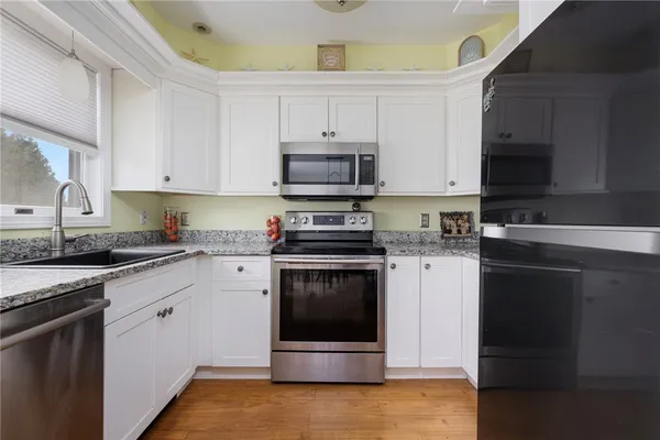 $595,000 | 414 North Lane, Bristol, RI 02809