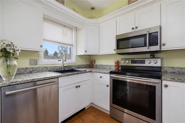 $595,000 | 414 North Lane, Bristol, RI 02809