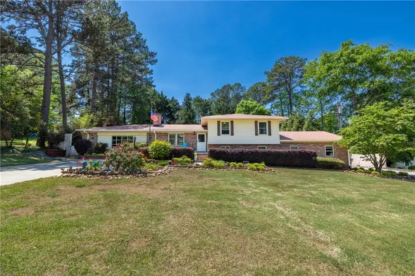 $385,000 | 207 Arphenia Drive, West Union, SC 29696