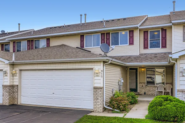 $215,000 | 915 Harmony Path, Norwood Young America, MN 55397