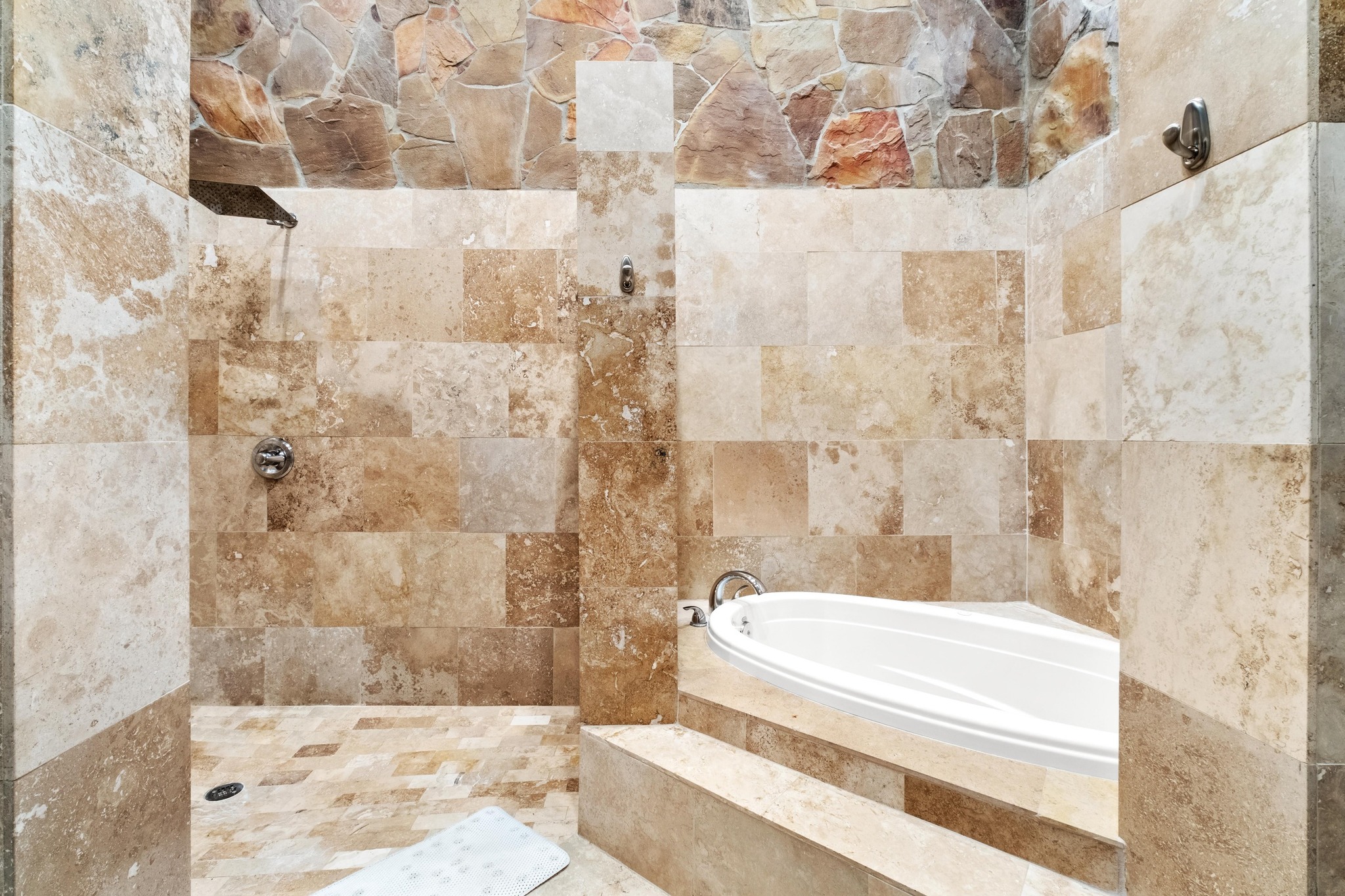 340 Barton Ranch Road Dripping Springs, TX 78620 - Photo 21 of 39 a bathroom with a bathtub and shower