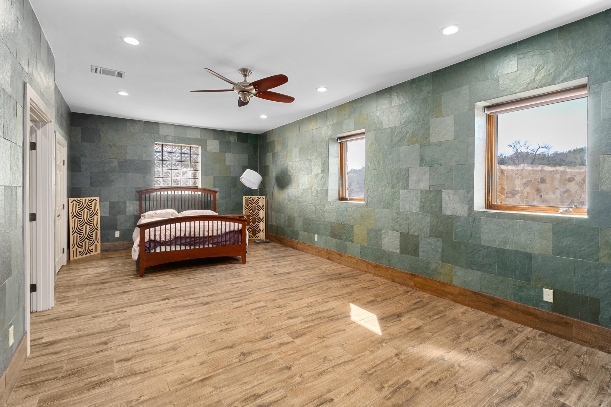 340 Barton Ranch Road Dripping Springs, TX 78620 - Photo 23 of 39 Before
AI enhancement