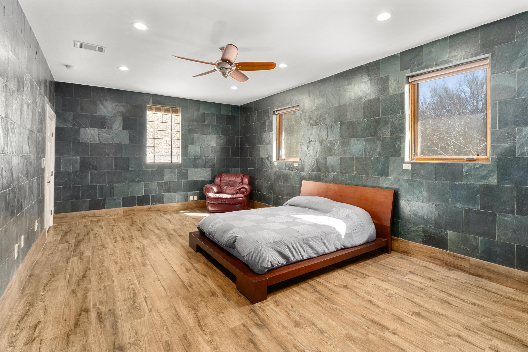 340 Barton Ranch Road Dripping Springs, TX 78620 - Photo 25 of 39 Before
AI enhancement