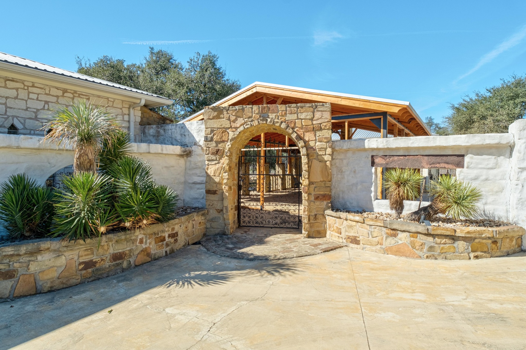 340 Barton Ranch Road Dripping Springs, TX 78620 - Photo 8 of 39