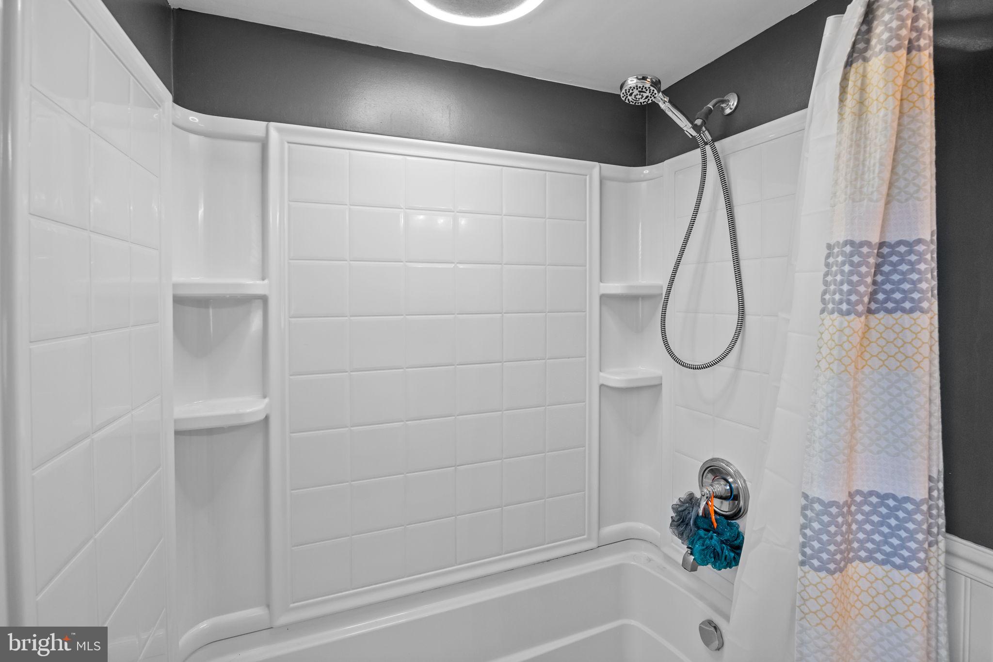 28 Hedge Road Levittown, PA 19056 - Photo 32 of 39 Gallery Image 32