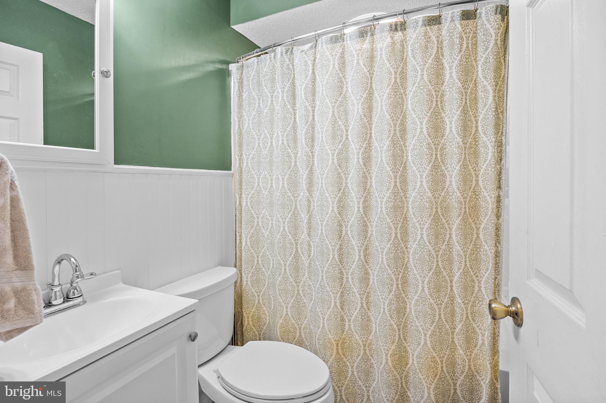 28 Hedge Road Levittown, PA 19056 - Photo 33 of 39 Gallery Image 33