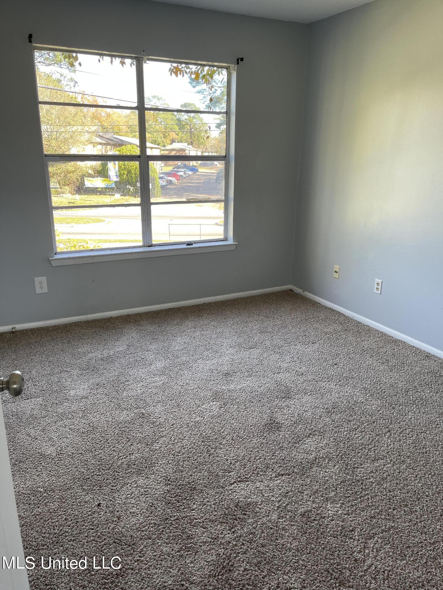 3419 Hospital Road, Unit 7 Pascagoula, MS 39567 - Photo 6 of 11 IMG_1639