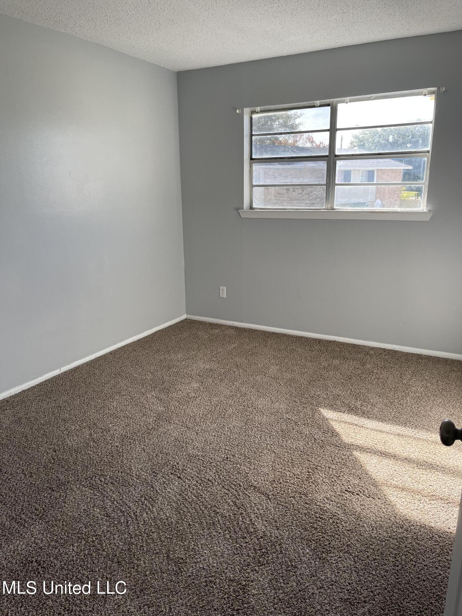 3419 Hospital Road, Unit 7 Pascagoula, MS 39567 - Photo 7 of 11 IMG_1638