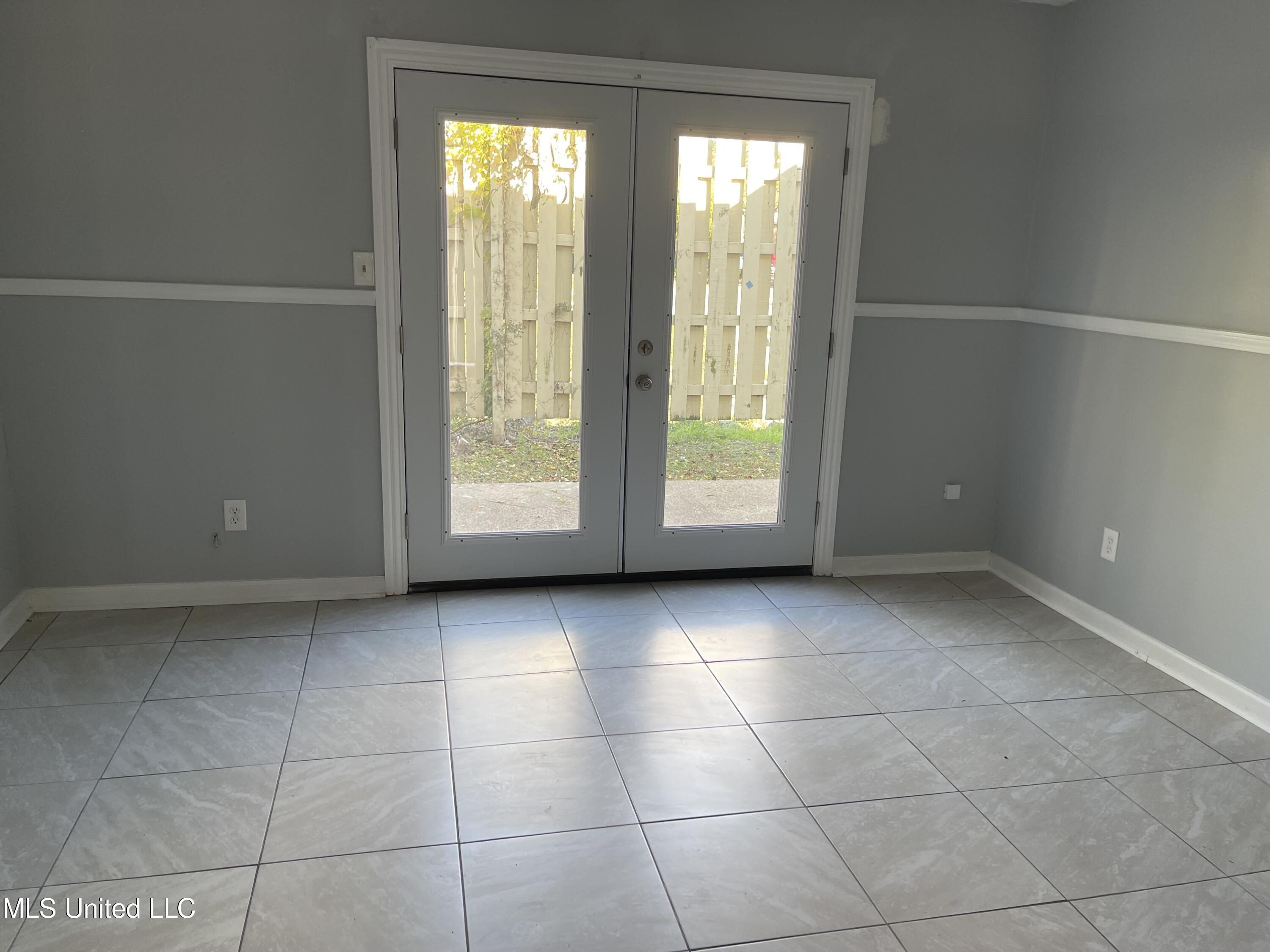 3419 Hospital Road, Unit 7 Pascagoula, MS 39567 - Photo 8 of 11 IMG_1635