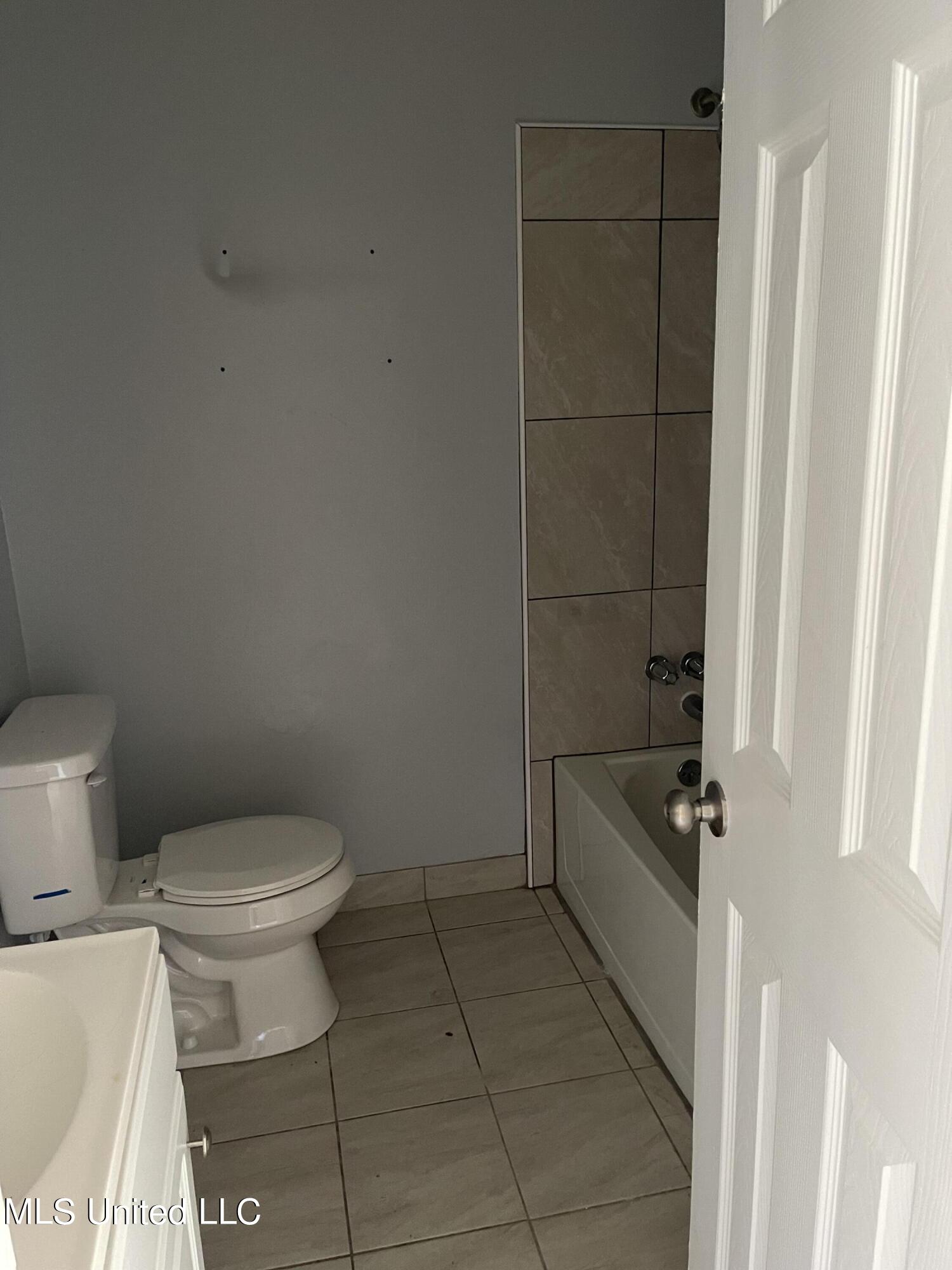 3419 Hospital Road, Unit 7 Pascagoula, MS 39567 - Photo 9 of 11 IMG_1637