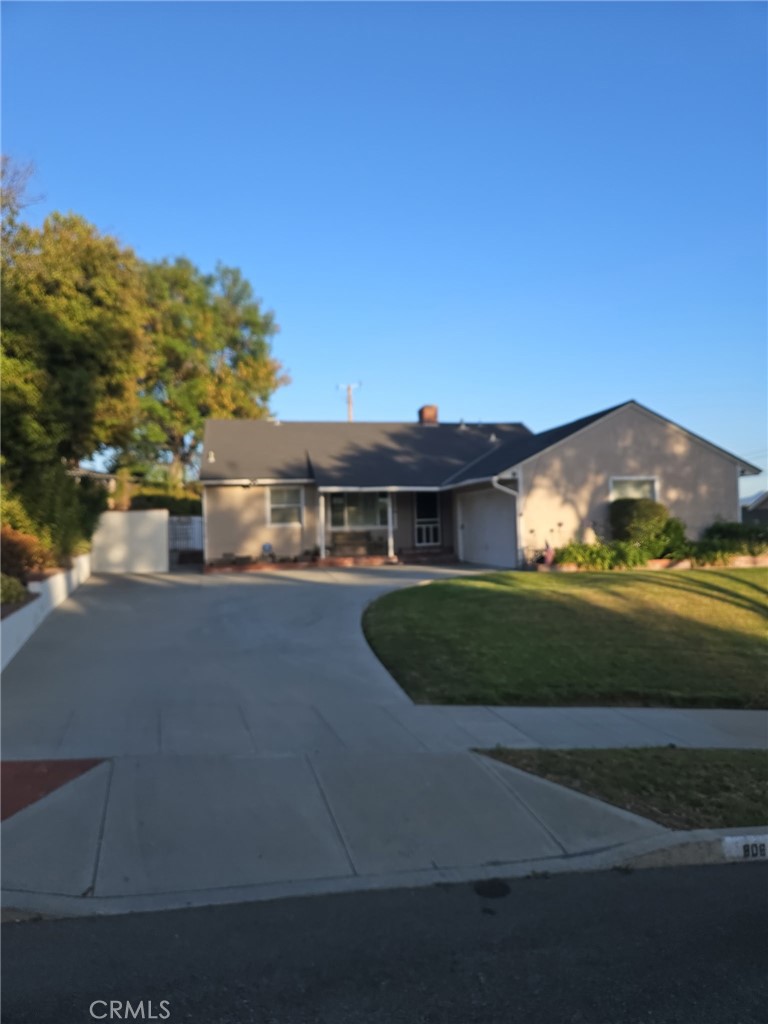 806 Stanford Road Burbank, CA 91504 - Photo 1 of 10
