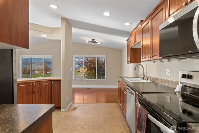 $380,000 | 561 Morning View Avenue, East Wenatchee, WA 98802