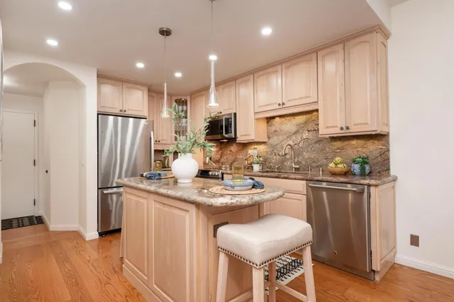 $1,200,000 | 111 9th Avenue, Unit 105, San Mateo, CA 94401