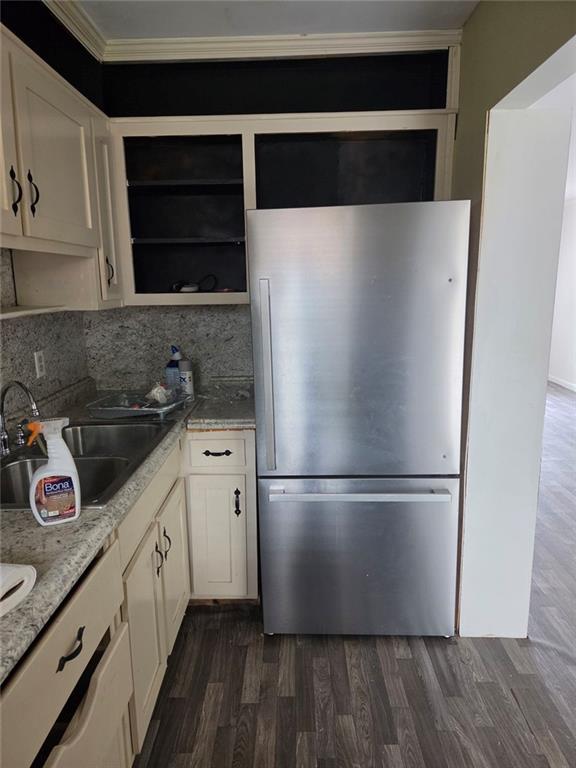 510 Coventry Road, Unit 3A Decatur, GA 30030 - Photo 8 of 24 a kitchen with a refrigerator and a sink