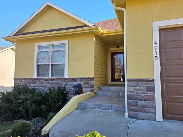 $455,000 | 4915 Parkway Drive, Leavenworth, KS 66048