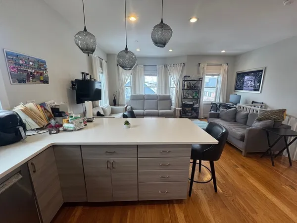$3,900 | 9 Harding Street, Unit 3, Cambridge, MA 02141