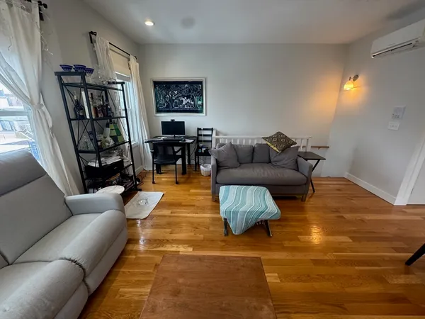 $3,900 | 9 Harding Street, Unit 3, Cambridge, MA 02141