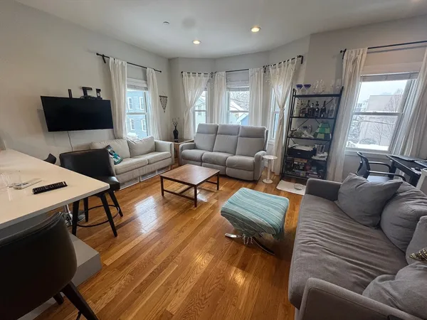 $3,900 | 9 Harding Street, Unit 3, Cambridge, MA 02141